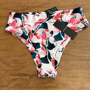 Vaya island bathing suit bottoms! Multi colored with tags still on. Size small
